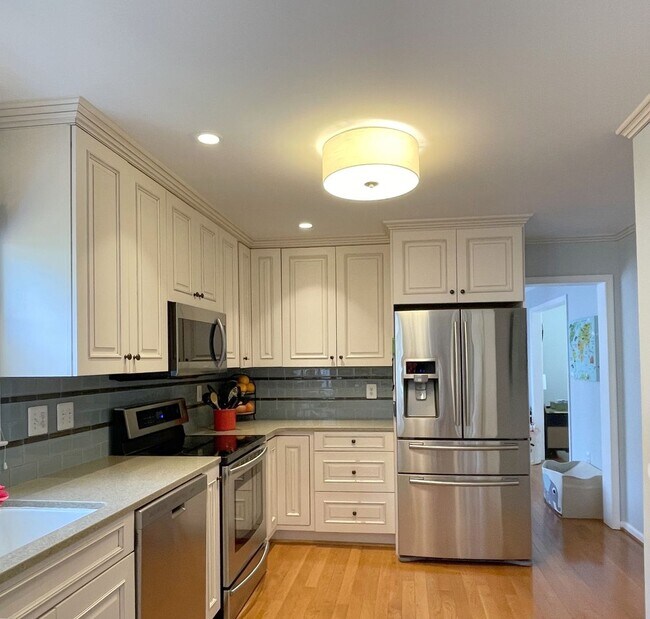 Building Photo - Leesburg Country Club 4 Bed 3.5 Bath SFH For Rent!