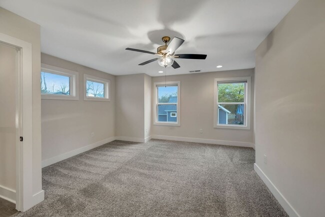 Building Photo - Modern 4 Bedroom/ 3 Bath Home in East Nash...