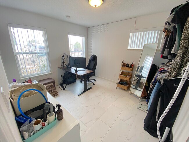 Building Photo - 4720 Blossom Ave