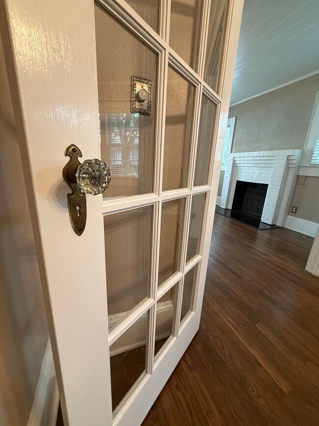Building Photo - Gorgeous 4 Bed, 3 Bath Haymount Home