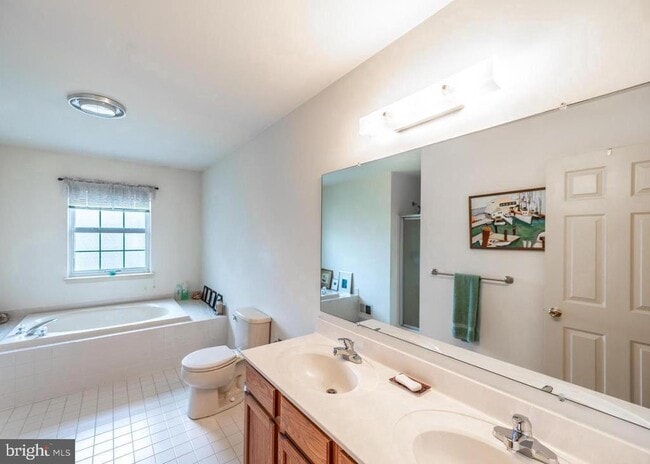 Building Photo - 908 Holly Ct