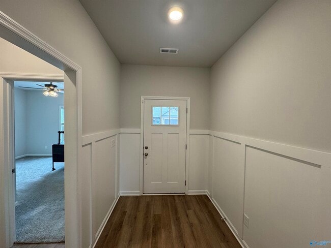 Building Photo - 209 Saddle St