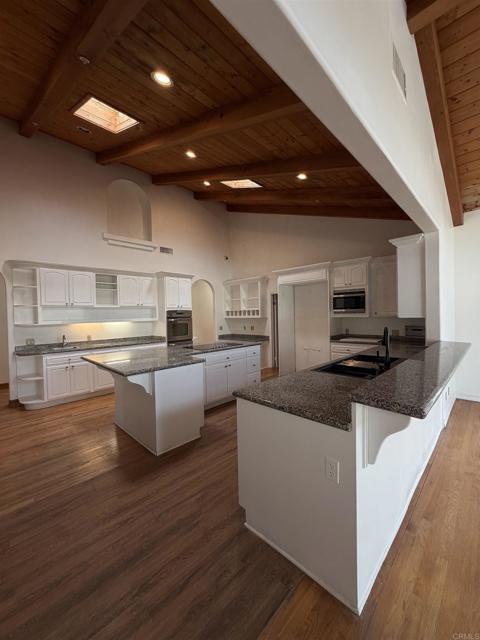 Building Photo - 1555 Willow Glen Dr