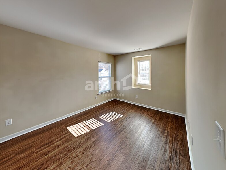 Building Photo - 117 Steam Engine Way