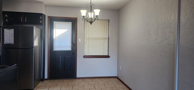 Building Photo - 907 NE Tortoise Dr