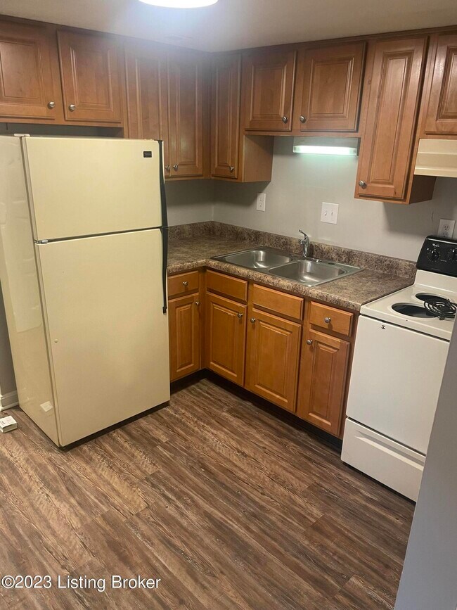 Building Photo - 404 N Hite Ave