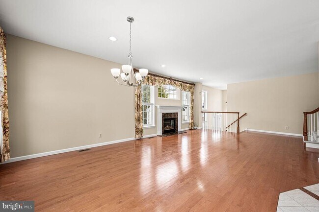 Building Photo - 120 Elizabeth Ct