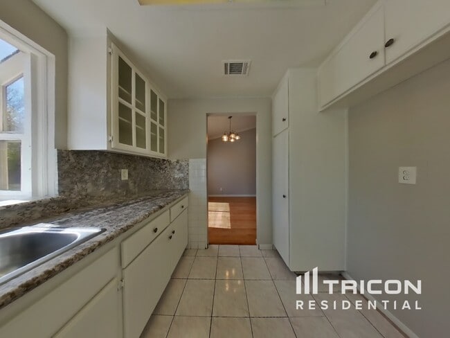 Building Photo - 9027 Warm Springs Cir