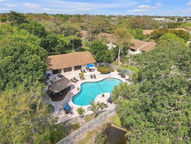 Building Photo - 3068 S Oakland Forest Dr