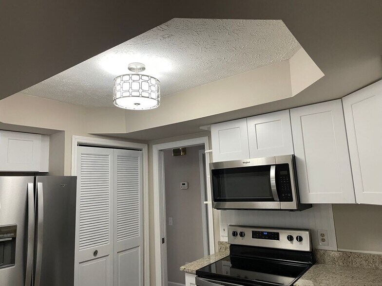 Building Photo - 6820 Fredmoor St