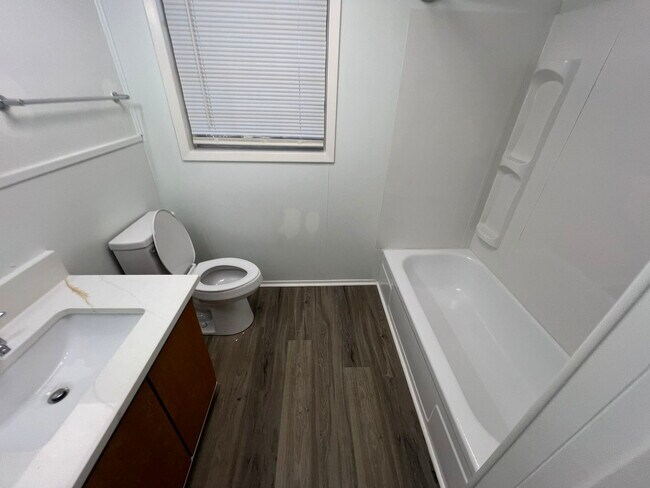 Building Photo - 11106 N Dowling Rd