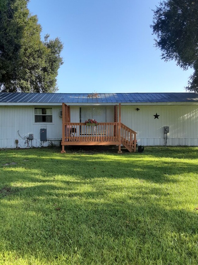 Building Photo - Adorable 2 Bedroom Mobile