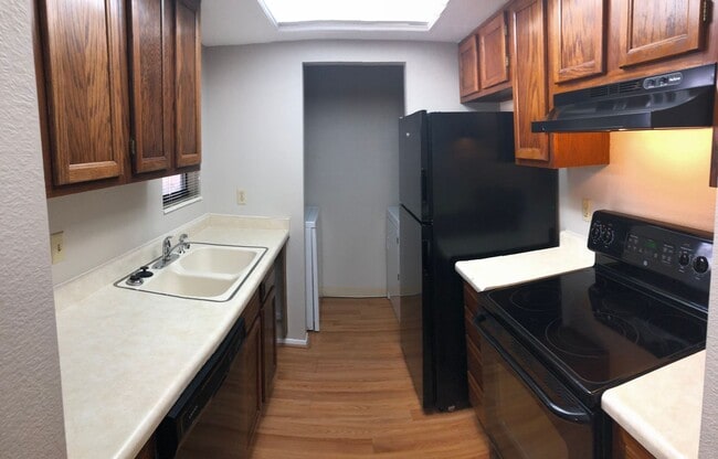 Building Photo - Cute Condo For Rent in Cottonwood Heights!