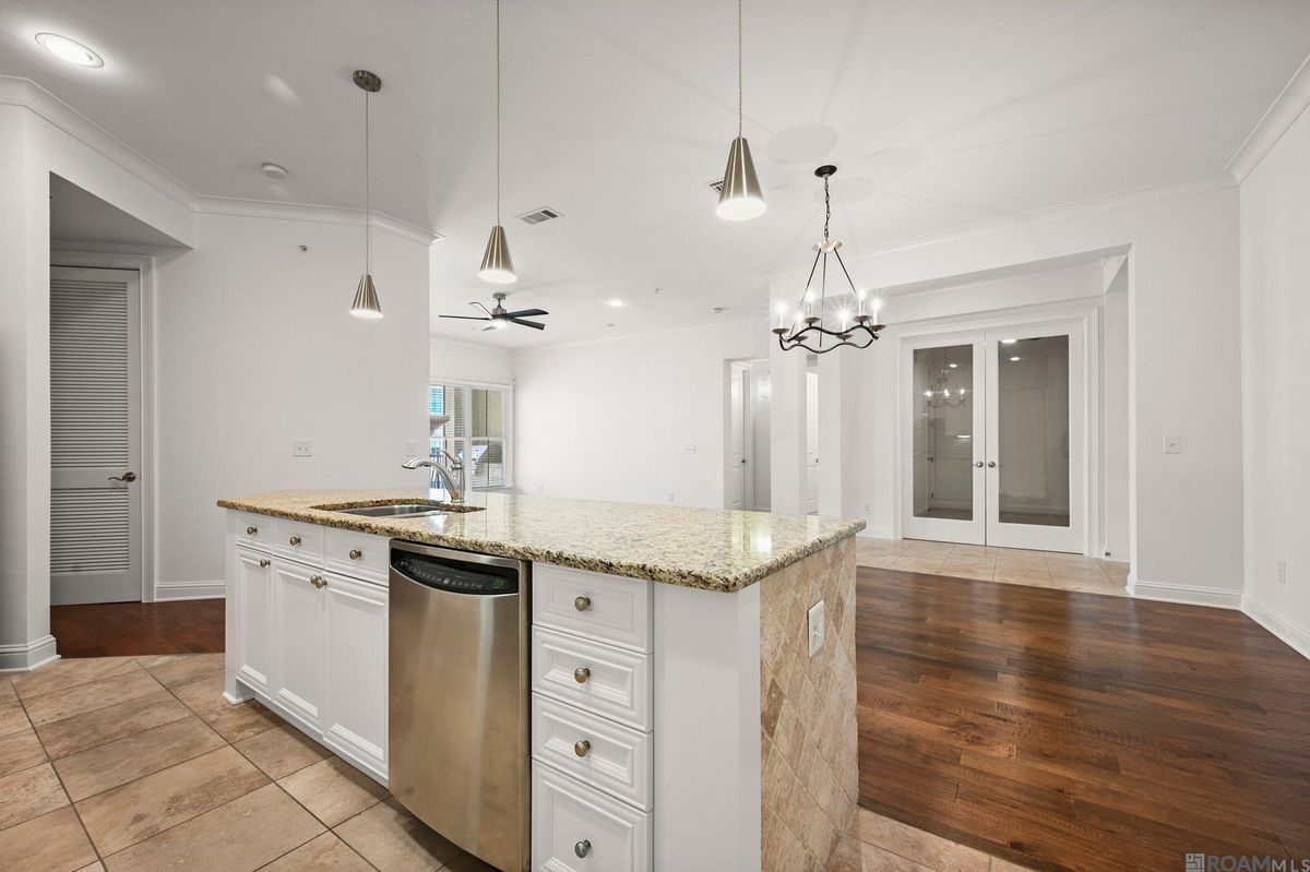 Building Photo - 998 Stanford Ave