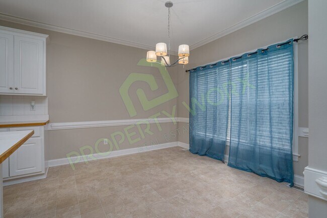 Building Photo - Executive Style Rental in Red Oak