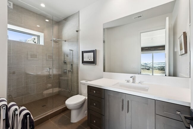 Building Photo - 3450 Ridgeway Dr