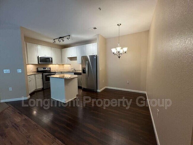 Building Photo - 804 Summer Hawk Dr