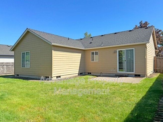 Building Photo - 1785 Cougar Ave SW