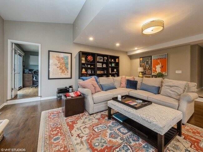 Building Photo - 445 Blue Ash Dr