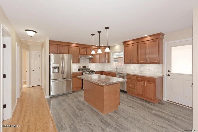 Building Photo - 614 Park Ave