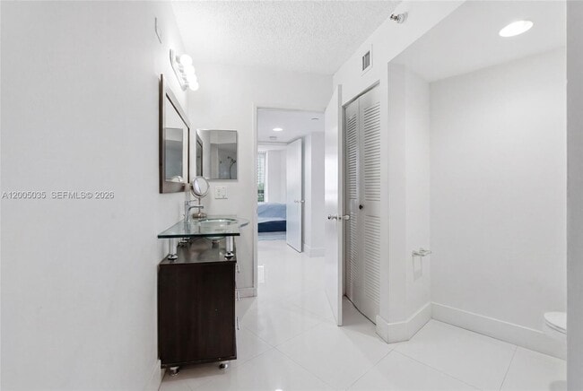 Building Photo - 19195 Mystic Pointe Dr