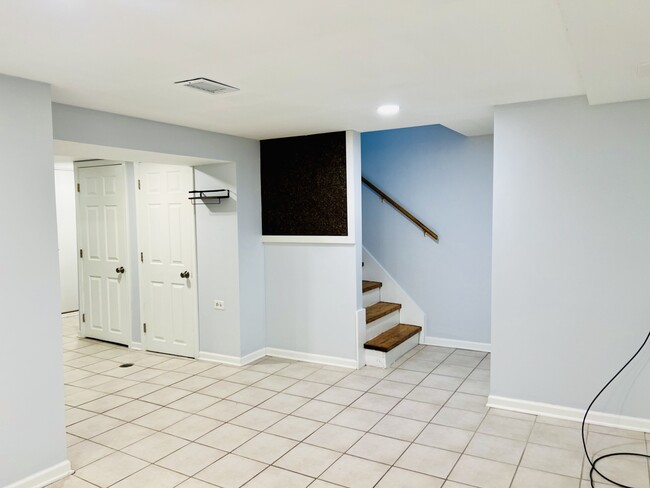 Building Photo - 5249 W 64th Pl