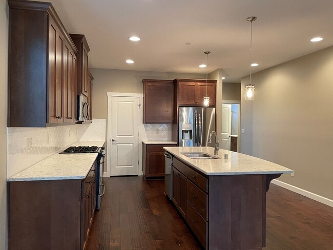 Building Photo - LUXURY 4 BD TOWNHOME! GATED PARKER VILLAGE...