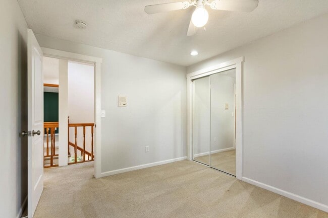Building Photo - Comfortable 4-bdrm/2.5-bath home in Hillsb...