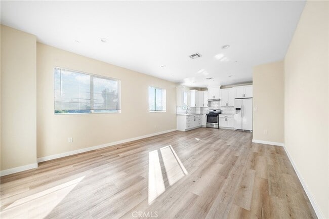 Building Photo - 1002 E 33rd St