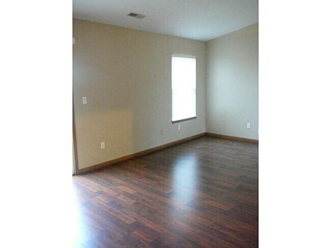 Building Photo - 6209 Pinnacle Blvd