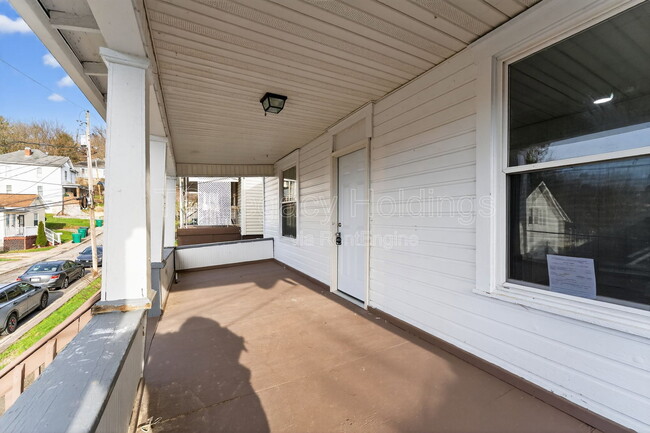 Building Photo - 604 Hart St