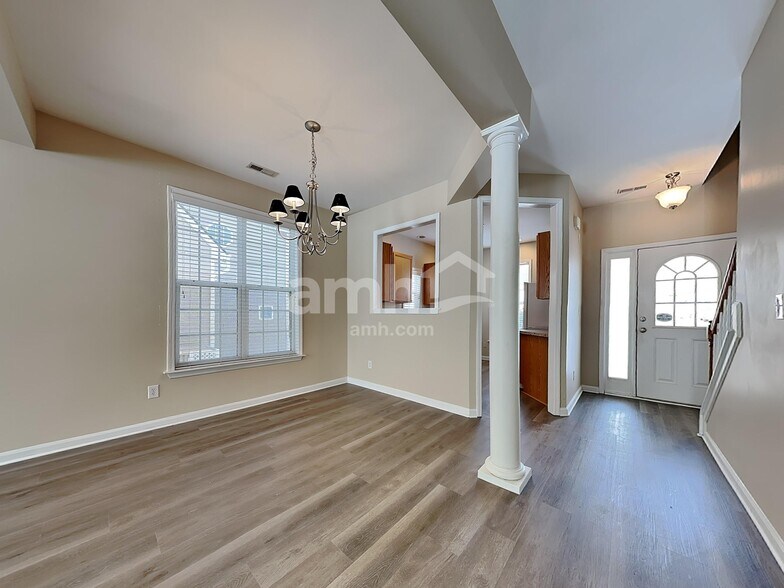 Building Photo - 216 Haywood Ln