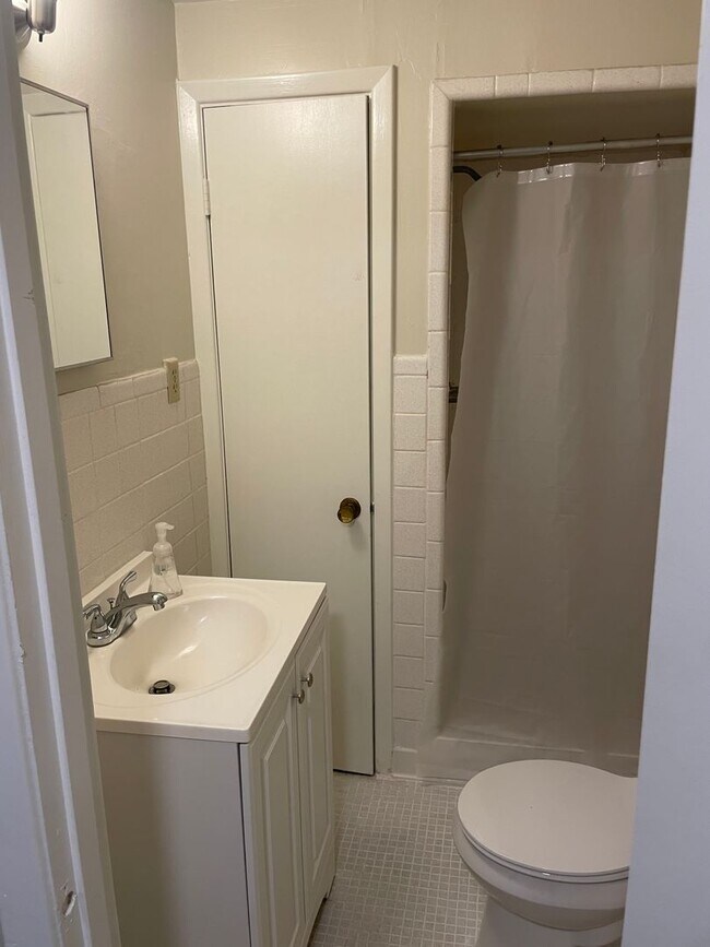 Building Photo - West Homewood: 5 Bedroom 3 Bath House with...