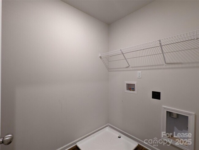 Building Photo - 7123 Jane Parks Way