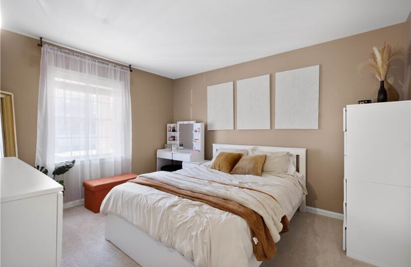 Building Photo - 110 Jamestown Dr