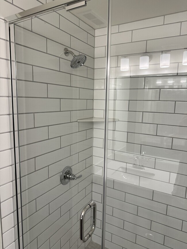 Building Photo - 1027 S Point Rd