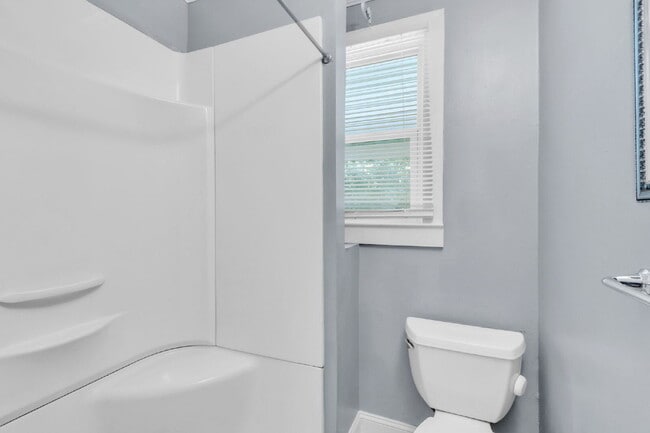 Building Photo - Cute Bungalow Style 2-Bedroom Haven with H...