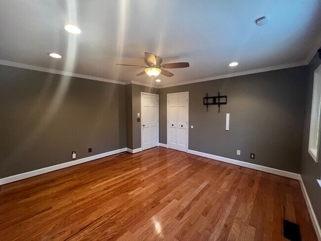 Building Photo - 204 Woodside Ave