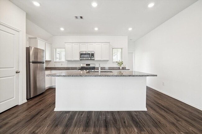Building Photo - 26626 Daylily Grove St