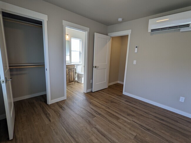 one of three bedrooms - 61536 SE Jennifer Ln