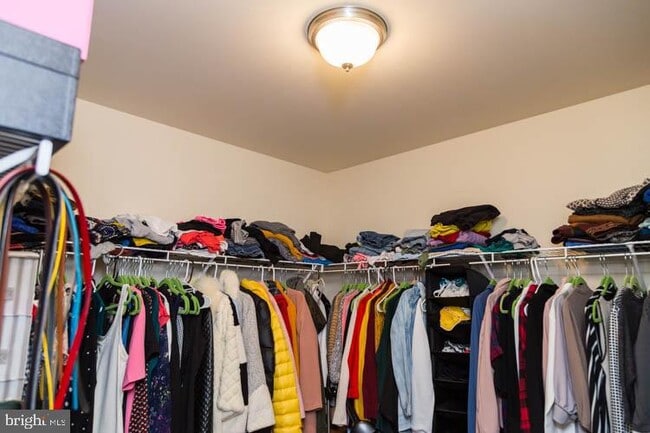 Building Photo - 415 Dearnley St