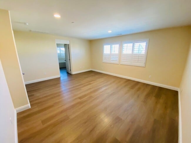 Building Photo - Large beautiful Home in the city of Ontario