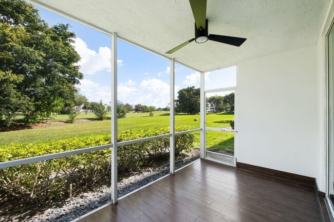 Building Photo - 2851 S Palm Aire Dr