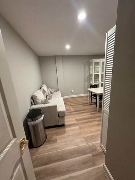 Building Photo - 3846 Farrcroft Green