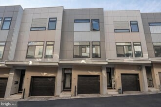 Building Photo - 1326 N Mascher St