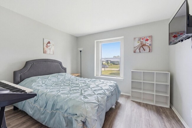 Building Photo - 1258 SW Cynthia St