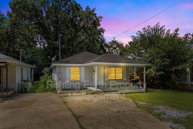 Primary Photo - 1134 Oak St