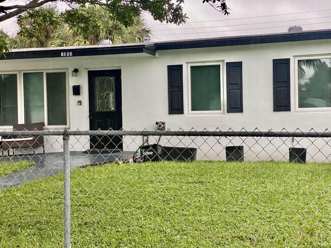 Building Photo - 1353 9th St