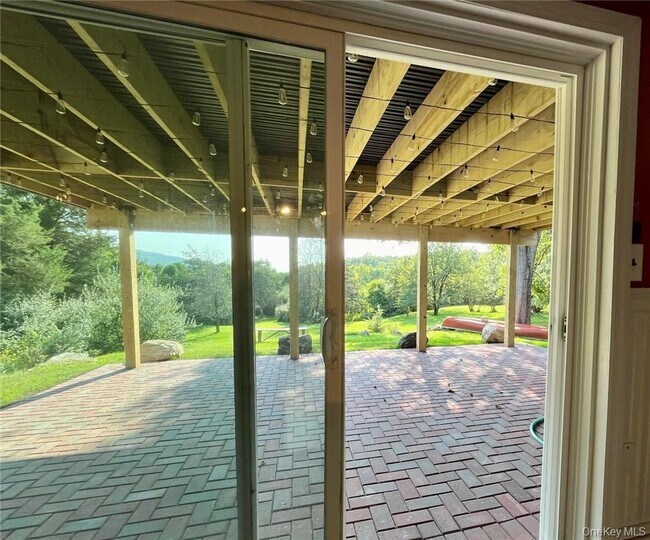 Building Photo - 47 Onderdonk Rd