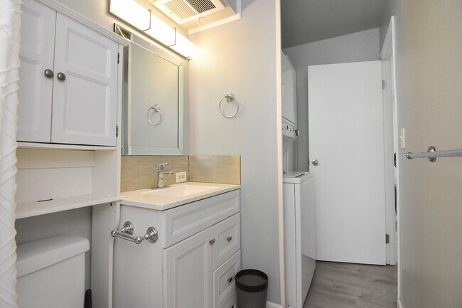 Building Photo - Live the Happy Life at Lele Pono – Aiea